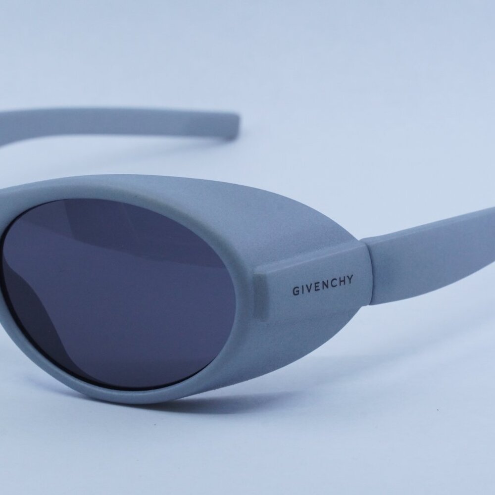 🕶️ New Givenchy GV40065I 20A  Sunglasses - Light Grey Frame, Grey Lenses - Picture 4 of 10